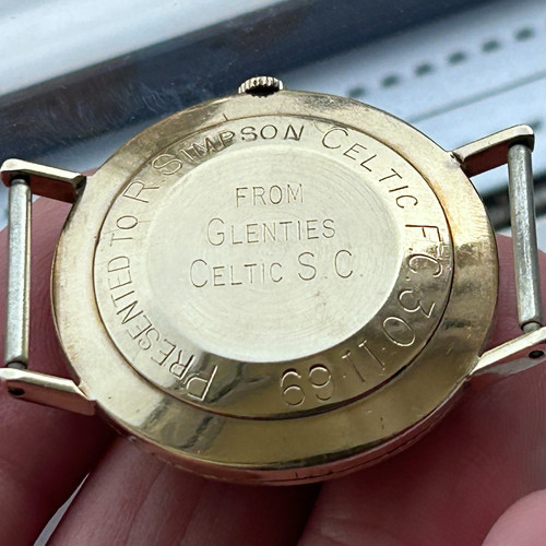 Orologio oro presentato - , a